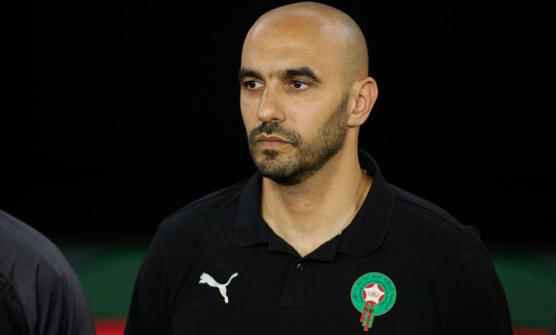 أكد وليد الركراكي، مدرب منتخب المغرب، على شعوره بالسعادة بتواجده في قطر، مؤكدًا أن منتخب بلاده سيبذل قصارى جهده في نهائيات كأس العالم 2022. واختتم أسود الأطلس استعداداته الأخيرة قبل المونديال بالفوز على جورجيا، بنتيجة 2-0، في المباراة التي أقيمت بين المنتخبين يوم أمس "الخميس"، على ملعب نادي الشارقة بالإمارات. الركراكي يتحدث عن قطر وما يوعد به في كأس العالم وقال الركراكي في تصريحات صحفية لقناة "SSC" السعودية: ""وجدنا معاملة مميزة في قطر، أؤكد بأننا سنجعل الشعب القطري والعربي والإفريقي فخورًا بالعروض الجيدة من المنتخب المغربي في مونديال 2022. وتابع: "جميع أفرا البعثة تتطلع للدعم الجماهيري لنا في مباريات كأس العالم 2022، للمساهمة في تحقيق النتائج المرجوة". ويستهل المنتخب المغربي أولى مبارياته في المونديال أمام كرواتيا، يوم 23 نوفمبر الجاري، على ملعب البيت. وتلعب أسود الأطلس ضمن المجموعة السادسة، بجانب منتخبات كرواتيا، كندا، بلجيكا.