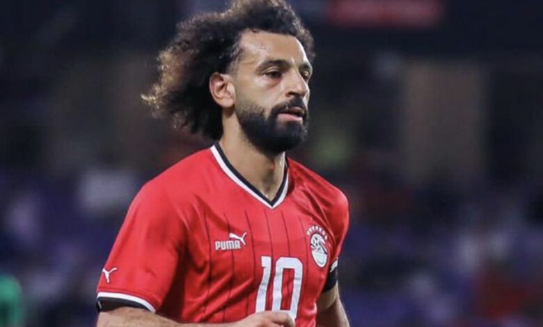 محمد صلاح يرفض الإدلاء تصريحات صحفية عقب ودية الجزائر.. «معكم النني»