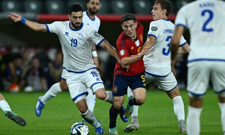 إسبانيا تفوز على مضيفتها قبرص 3-1 وتقترب من الصدارة