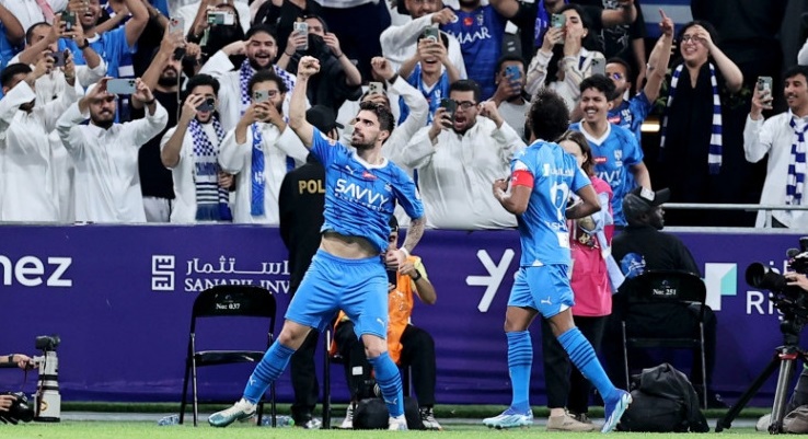 الهلال يقلب الطاولة على الفتح ويحول تأخره إلى فوز 3-1